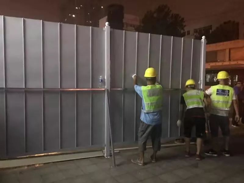 竞秀汉口二七路围挡施工